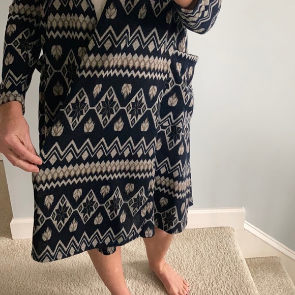 ♥️1 SIZE SMALL♥️Navy & Taupe Aztec Print Cardigan - Picture 5 of 8